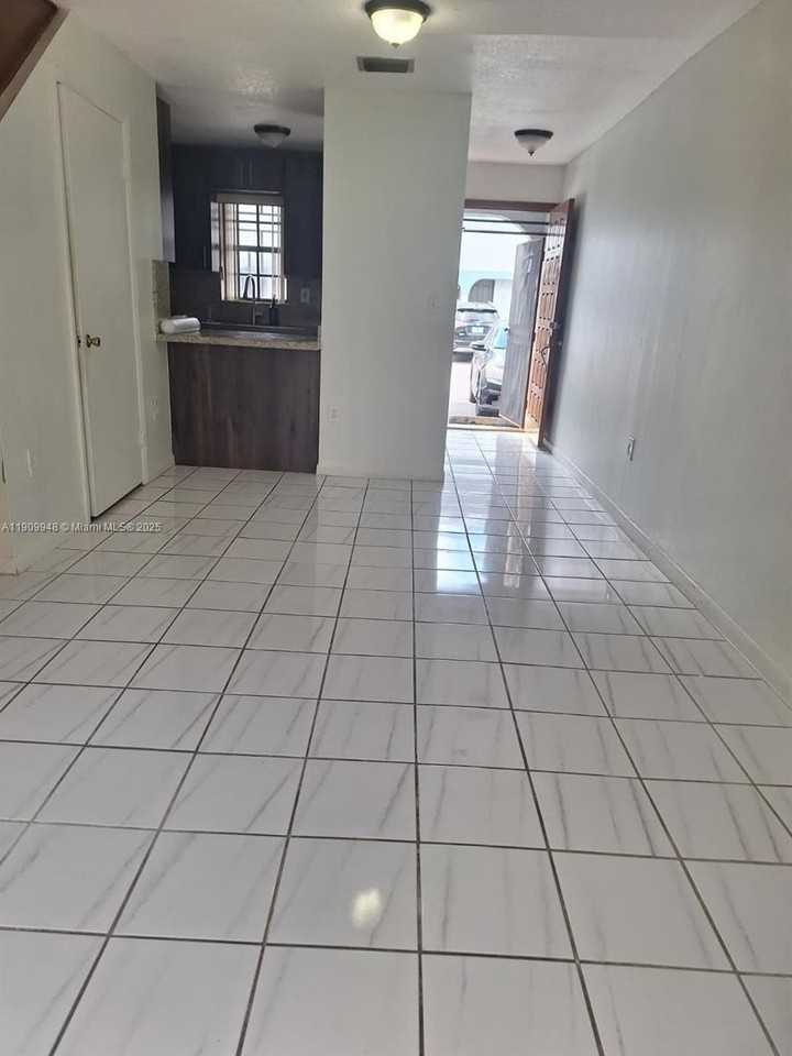 11781 Sw 18th St #4 - Photo 4 of 20