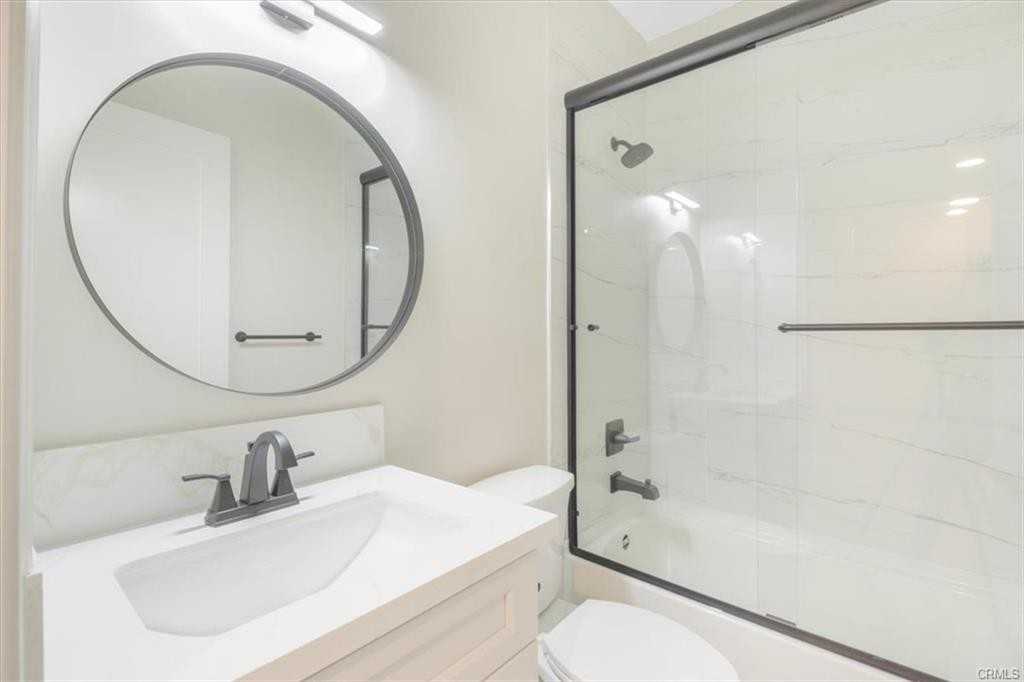 571 Lincoln Avenue - Photo 2 of 8