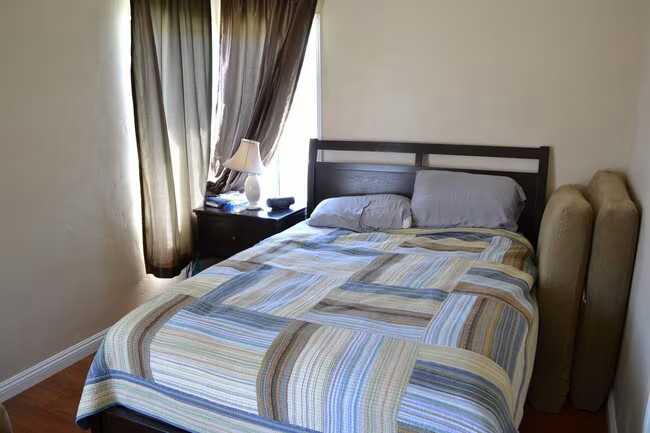 913 W First St - Photo 3 of 12