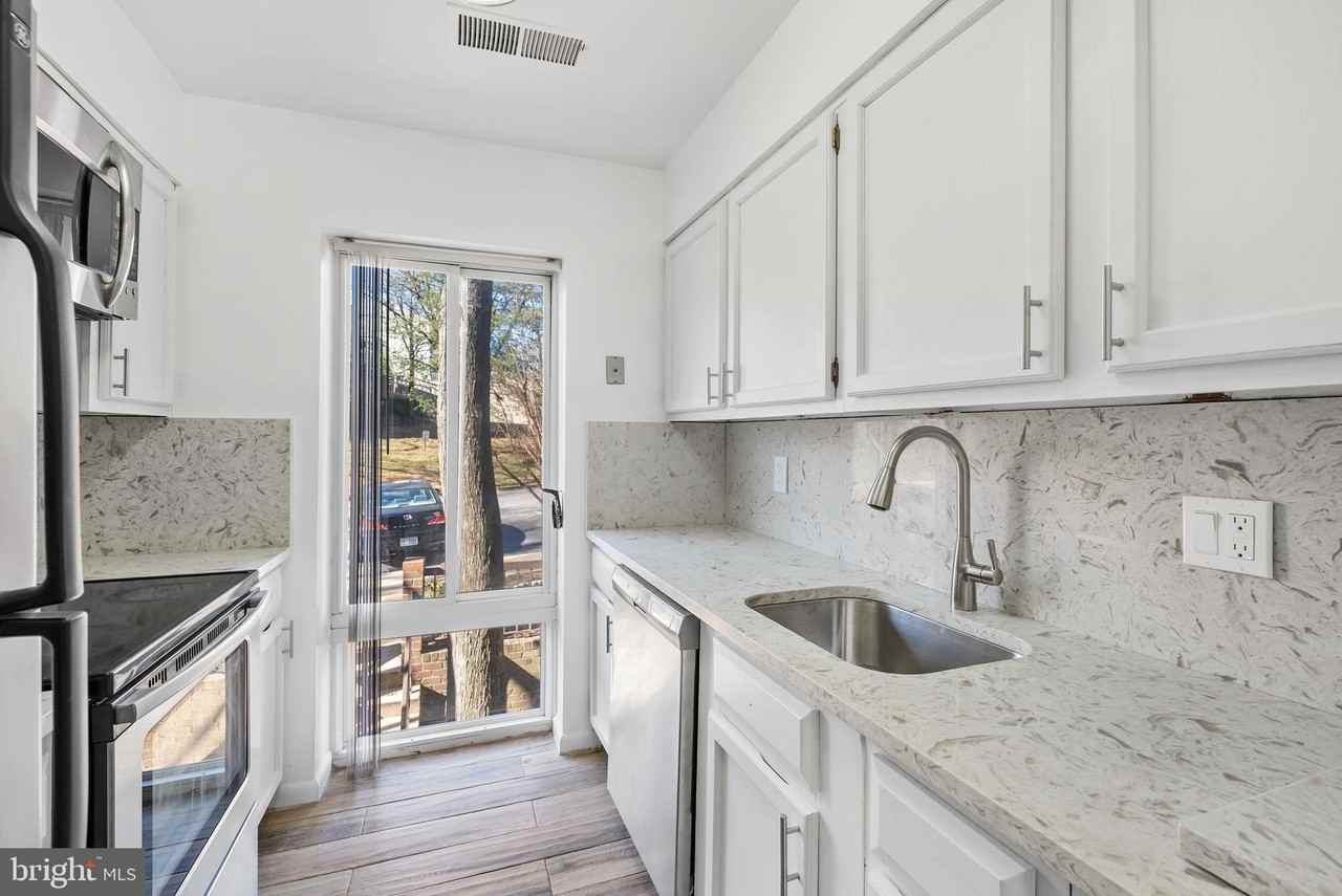 3085 Hawthorne Dr Ne Unit 3085 #3085 - Photo 3 of 24