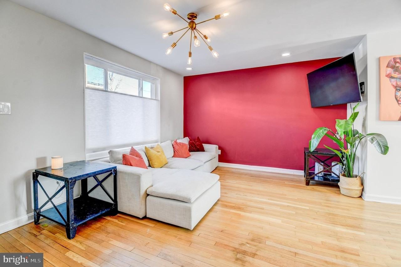 1371 Adams Street Northeast - Photo 4 of 34