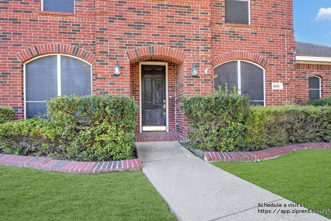 6501 Amesbury Ln - Photo 4 of 27