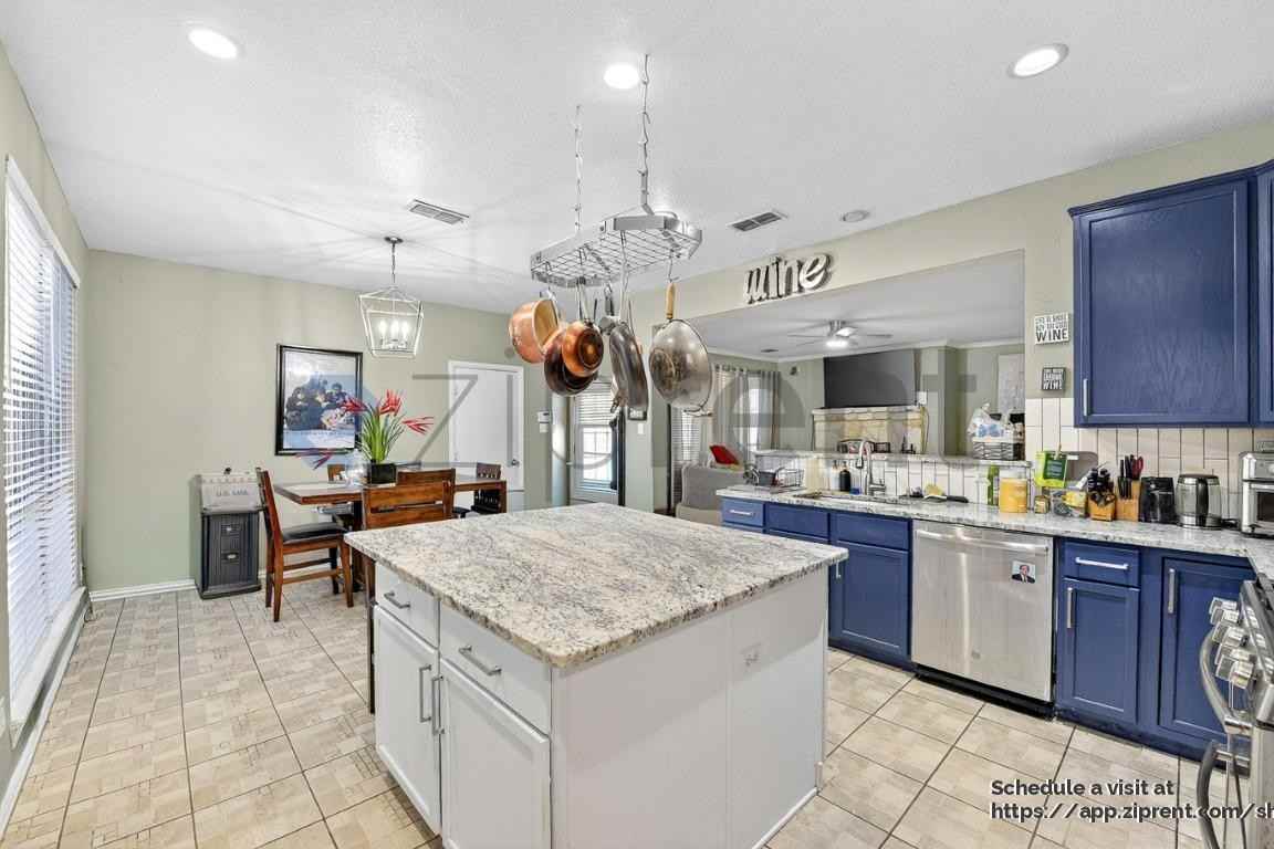 6501 Amesbury Ln - Photo 7 of 27