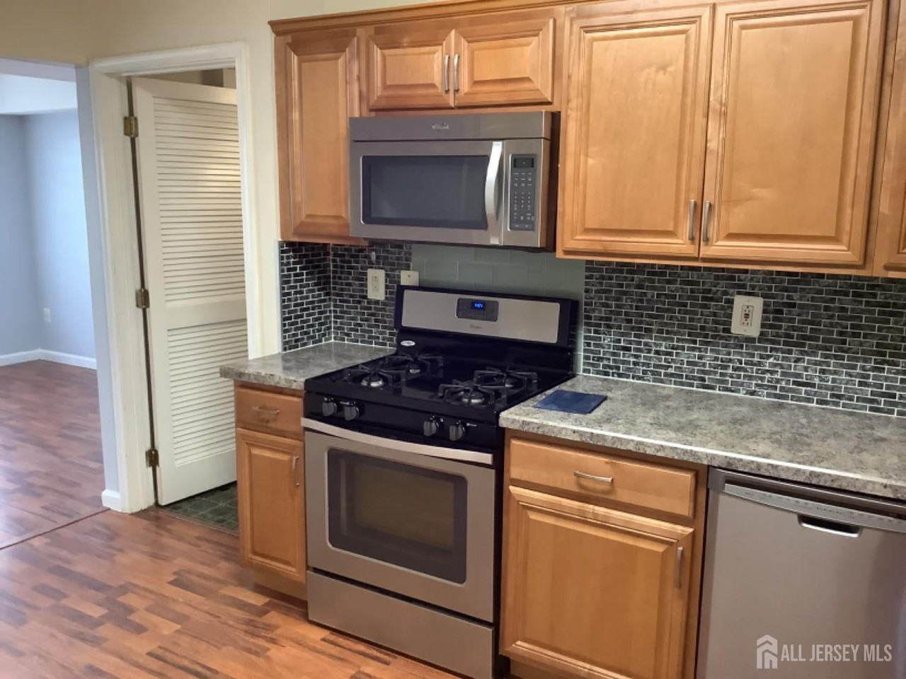 404 Plymouth Road - Photo 5 of 19