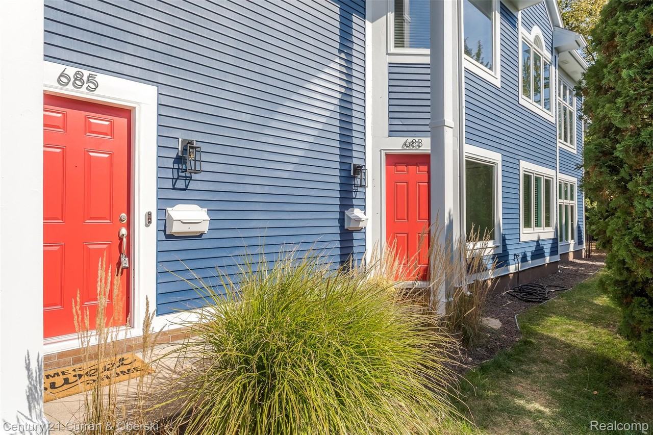 685 Deer Street - Photo 4 of 36