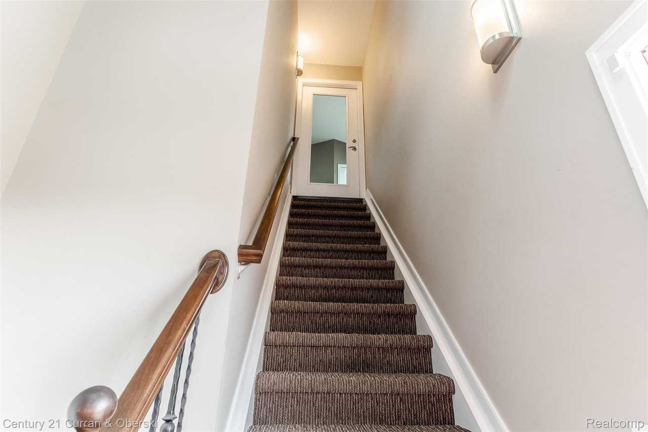 685 Deer Street - Photo 7 of 36