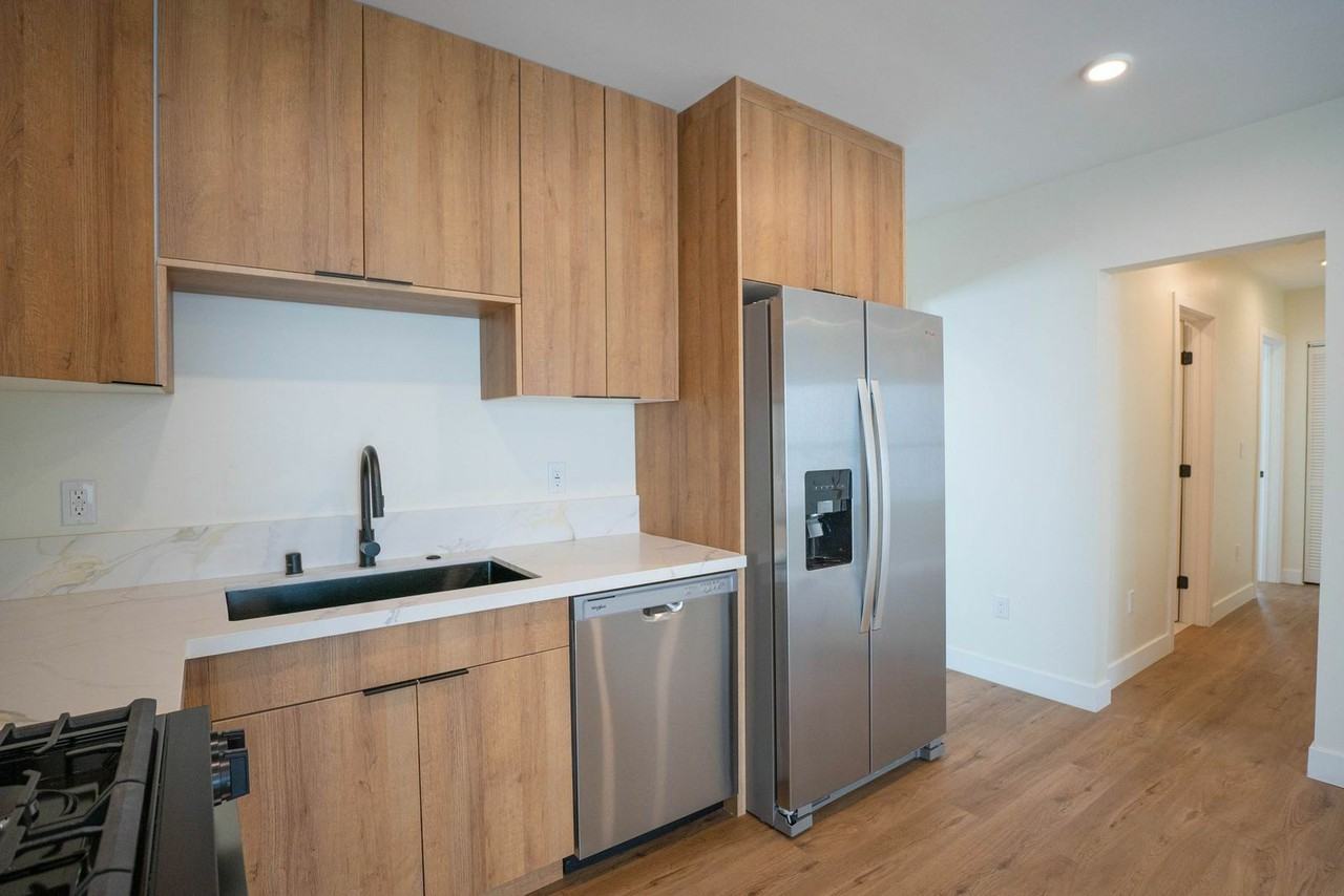 1038 S Westmoreland Ave #1 - Photo 5 of 23