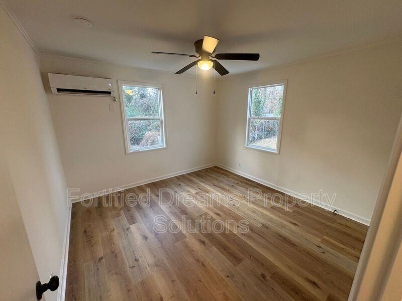 1702 J Ave - Photo 3 of 23