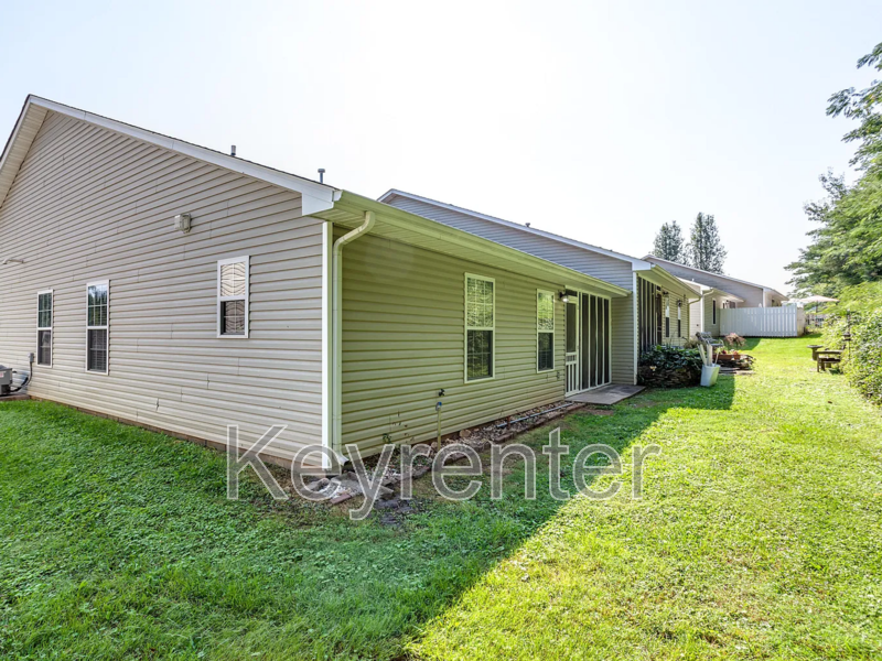 947 Spring Park Rd - Photo 3 of 14