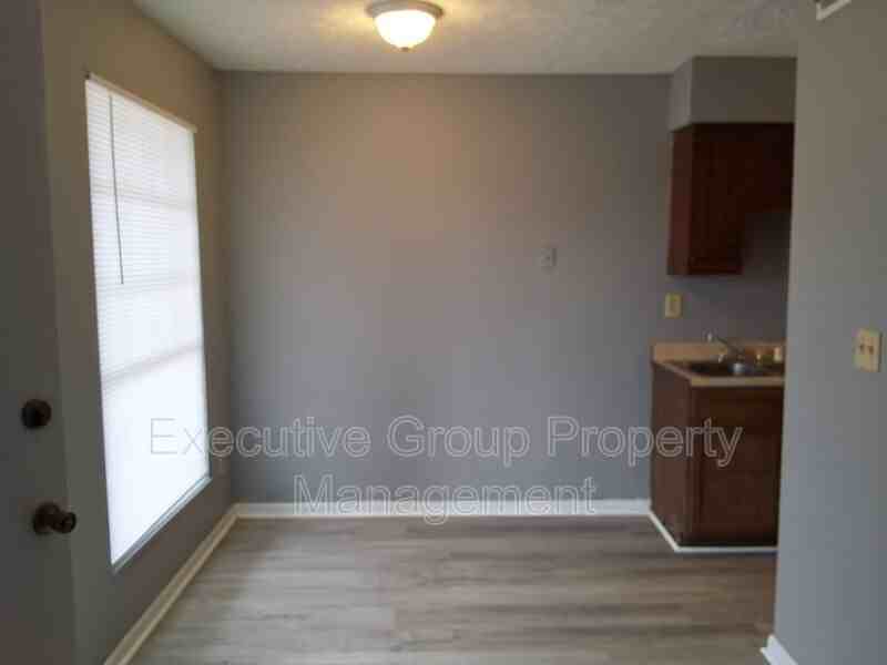 246 Elmwood Dr - Photo 3 of 10