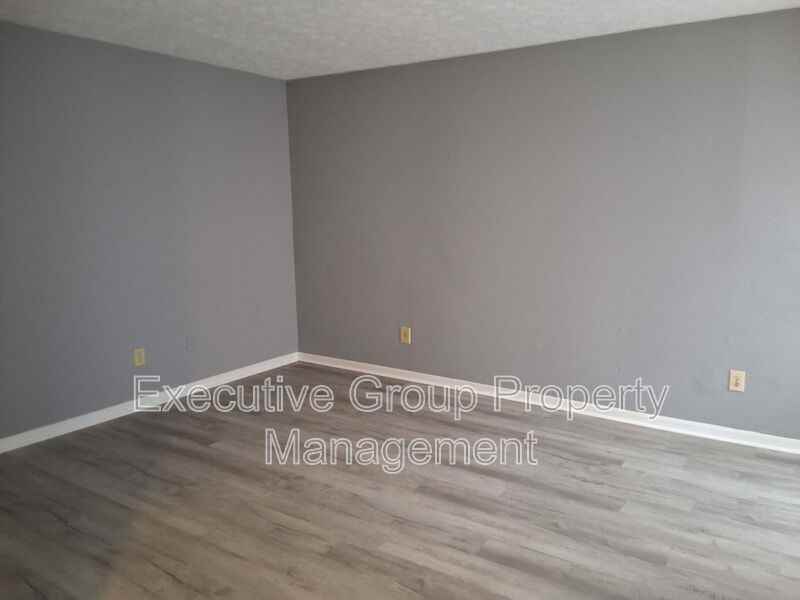 246 Elmwood Dr - Photo 4 of 10