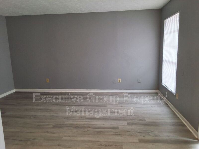 246 Elmwood Dr - Photo 5 of 10