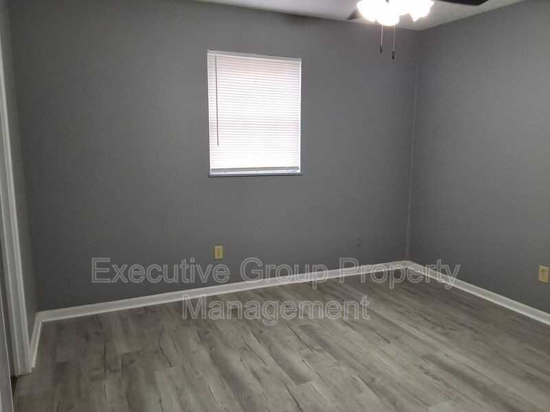 246 Elmwood Dr - Photo 6 of 10