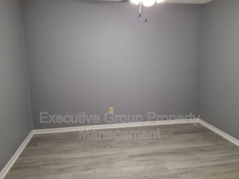 246 Elmwood Dr - Photo 7 of 10