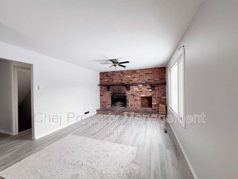 11415 90 St Nw - Photo 3 of 20