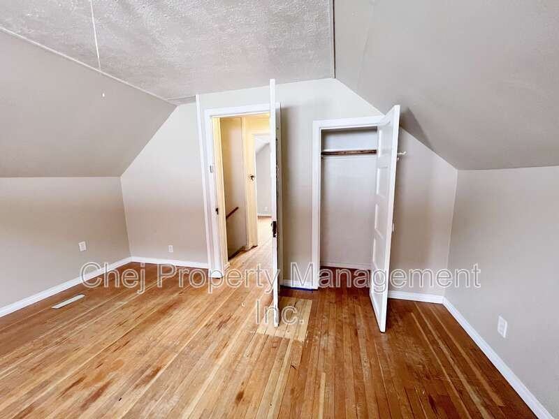 11415 90 St Nw - Photo 7 of 20