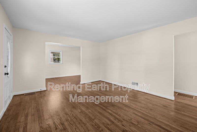 1153 Linwood St - Photo 3 of 18