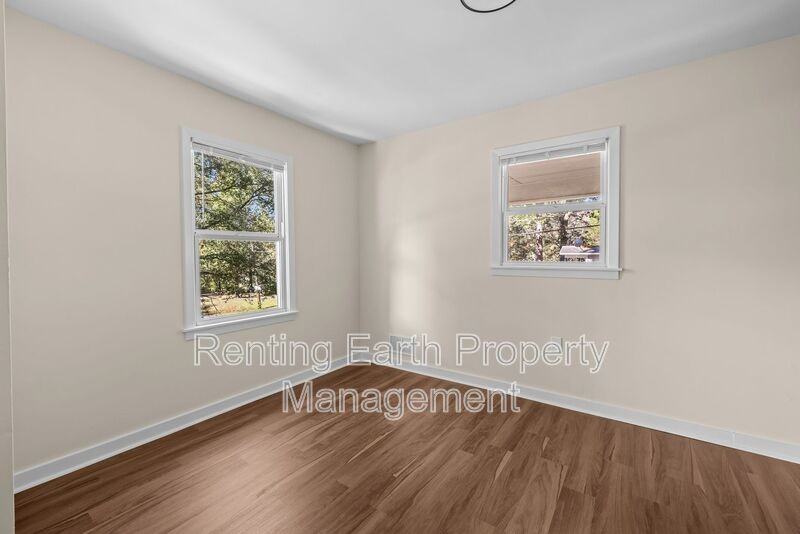 1153 Linwood St - Photo 5 of 18