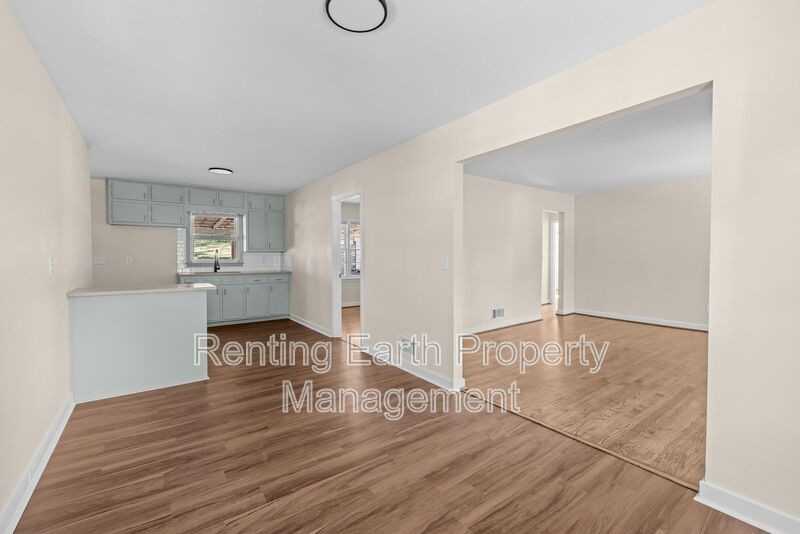 1153 Linwood St - Photo 6 of 18