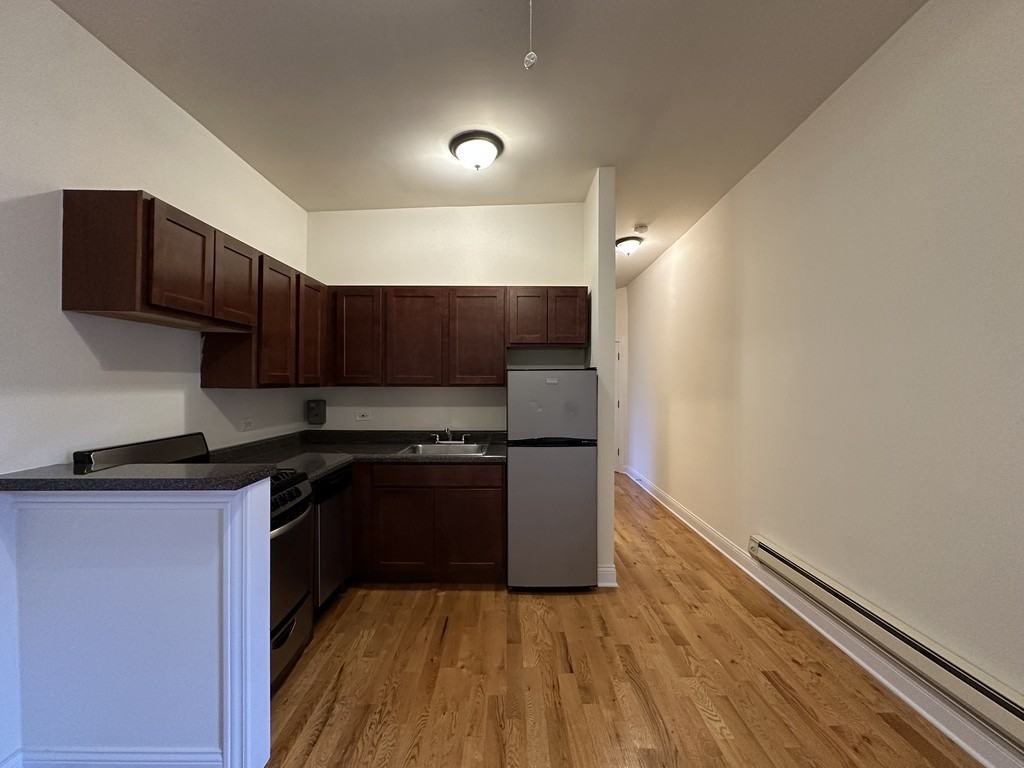 819 West Cornelia Avenue #310 - Photo 2 of 21