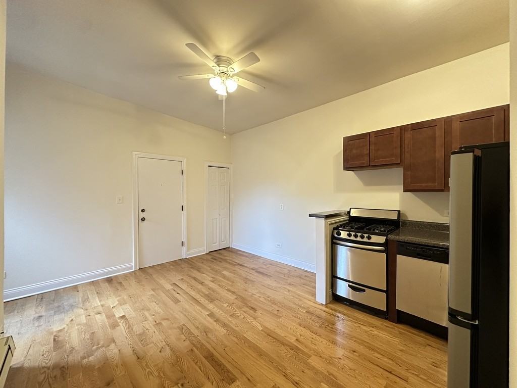 819 West Cornelia Avenue #310 - Photo 6 of 21