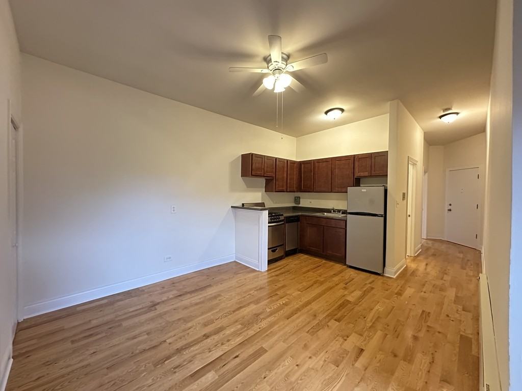 819 West Cornelia Avenue #310 - Photo 7 of 21