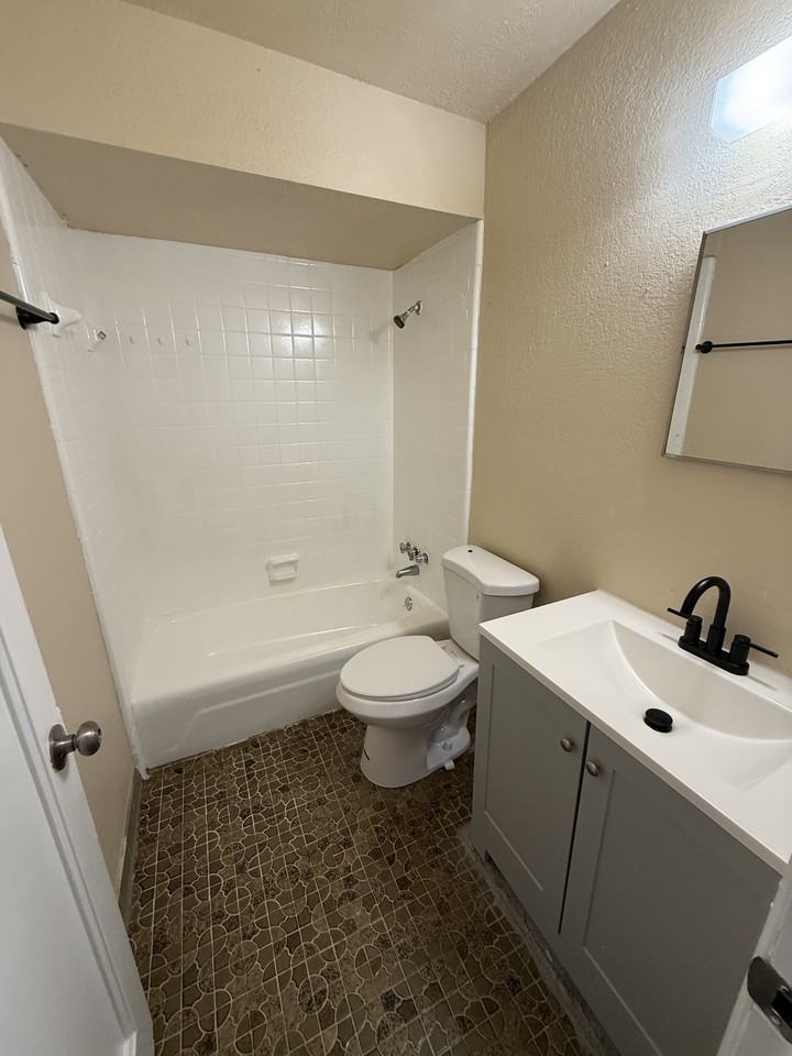 2501 Lumpkin Court - Photo 2 of 13