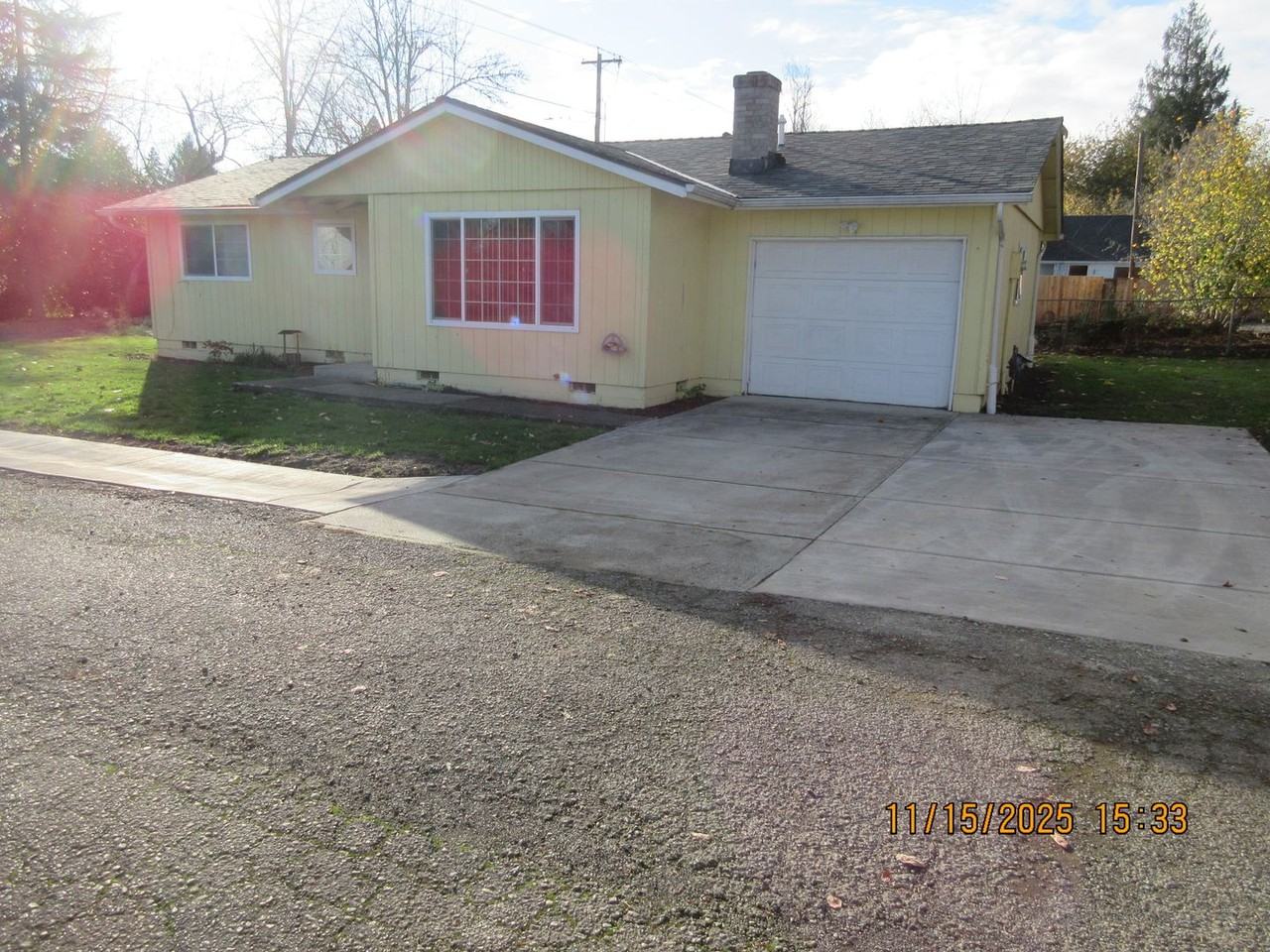 1005 Fairview Ave Se - Photo 2 of 19