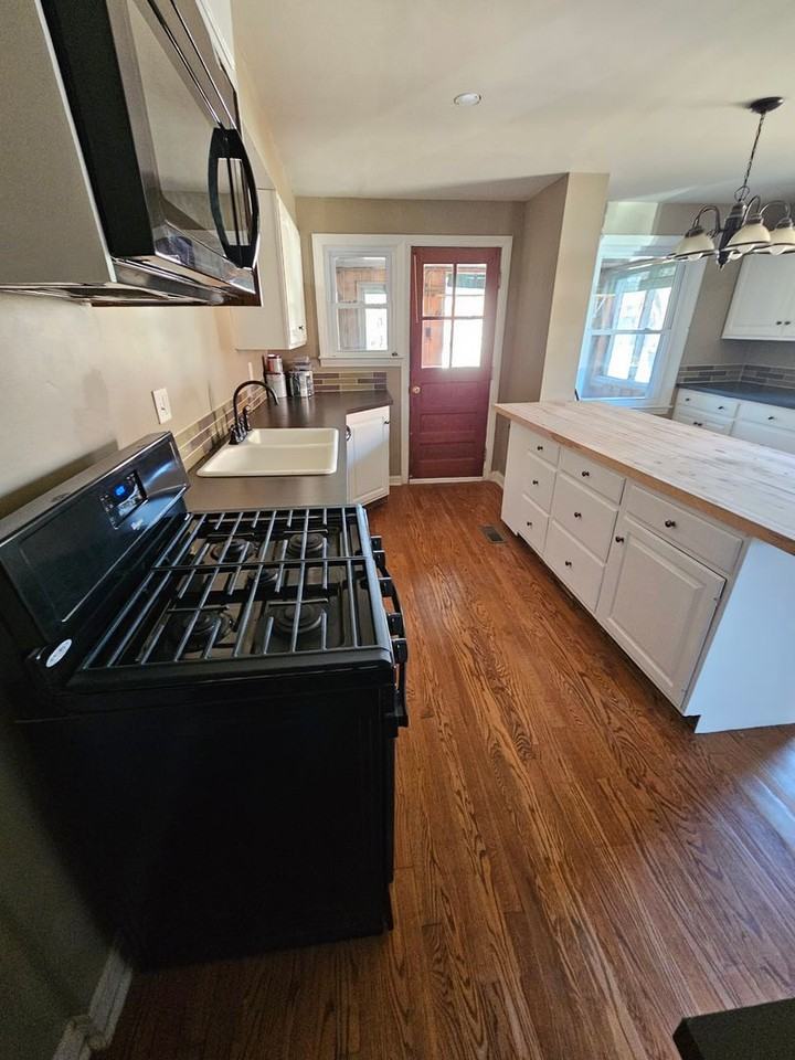 4810 Kenwood Ave - Photo 6 of 15