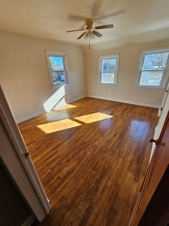 4810 Kenwood Ave - Photo 7 of 15