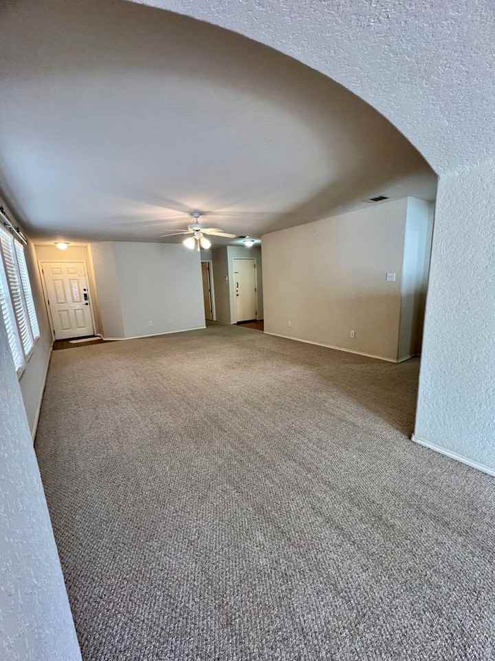 9114 Laguna Fls - Photo 3 of 30