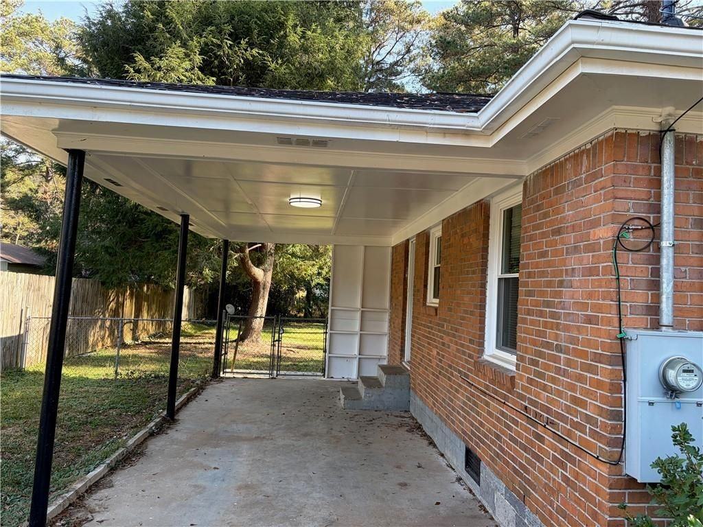 1990 South Columbia Place - Photo 4 of 21