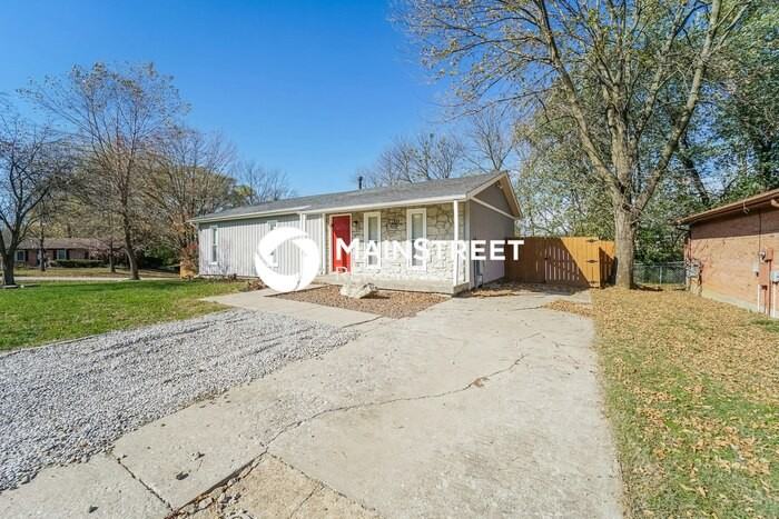 7710 Dominique Dr - Photo 3 of 16