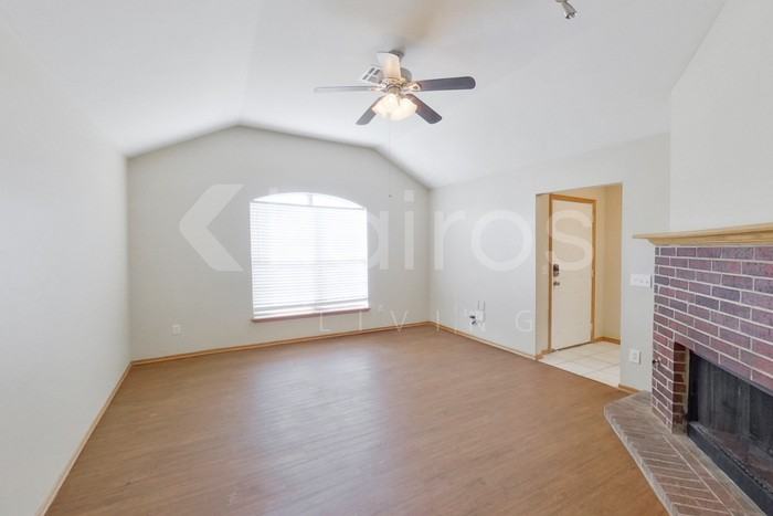 1129 Ne 8th St - Photo 2 of 24