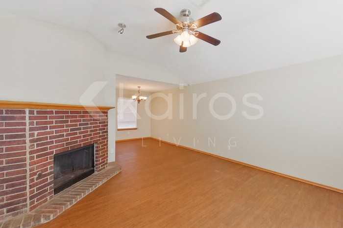 1129 Ne 8th St - Photo 5 of 24
