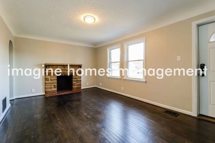 8472 Saint Clair Avenue - Photo 4 of 18