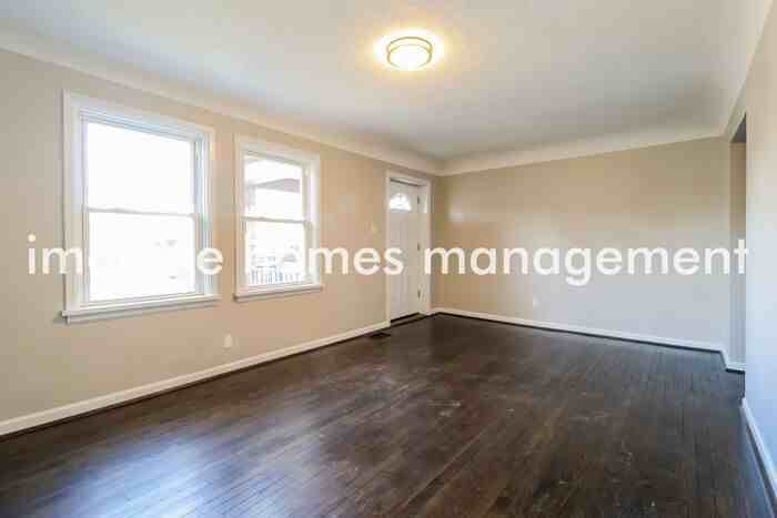 8472 Saint Clair Avenue - Photo 5 of 18