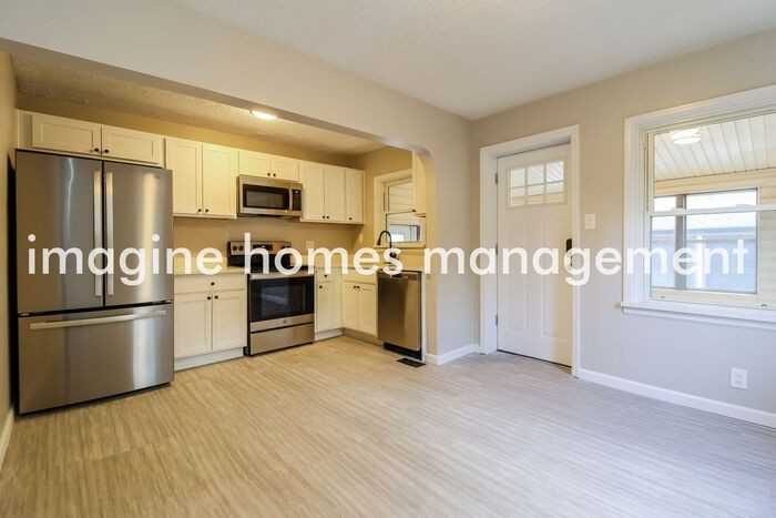 8472 Saint Clair Avenue - Photo 6 of 18