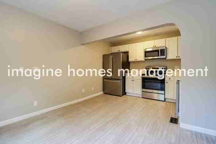 8472 Saint Clair Avenue - Photo 7 of 18