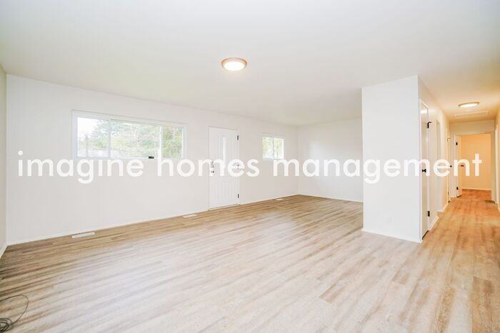 110 Chadborne Ct - Photo 3 of 15