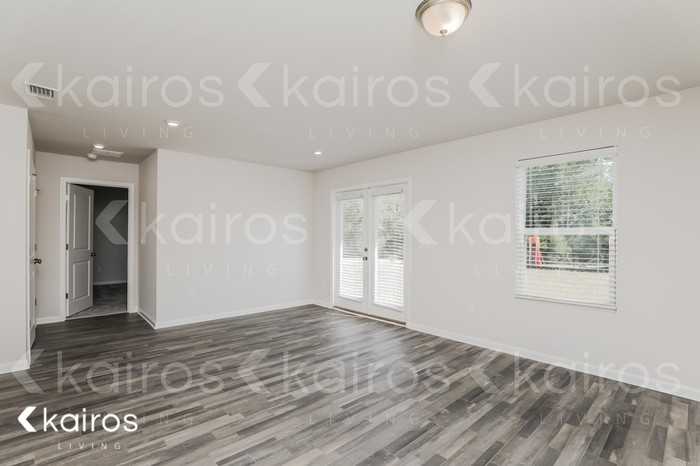 832 Whispering Creek Ave - Photo 4 of 17