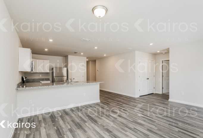 832 Whispering Creek Ave - Photo 5 of 17