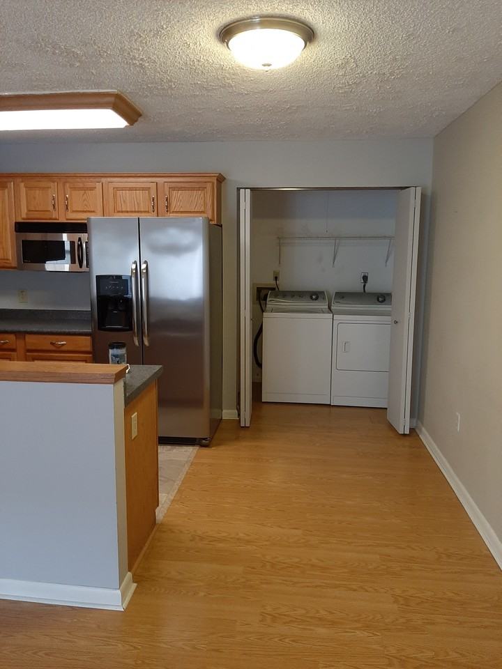 582 Moull Street #582B - Photo 4 of 9