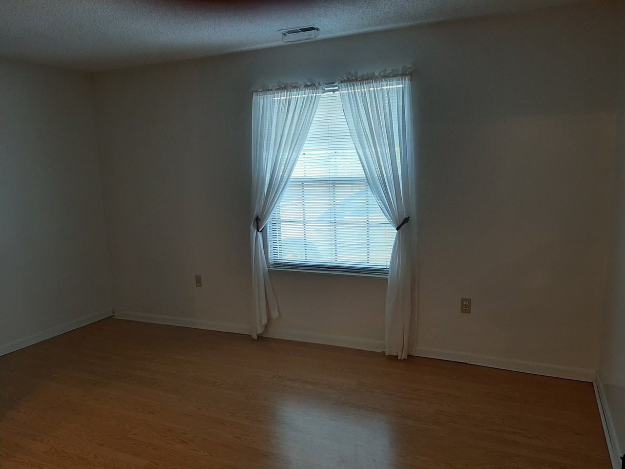 582 Moull Street #582B - Photo 7 of 9