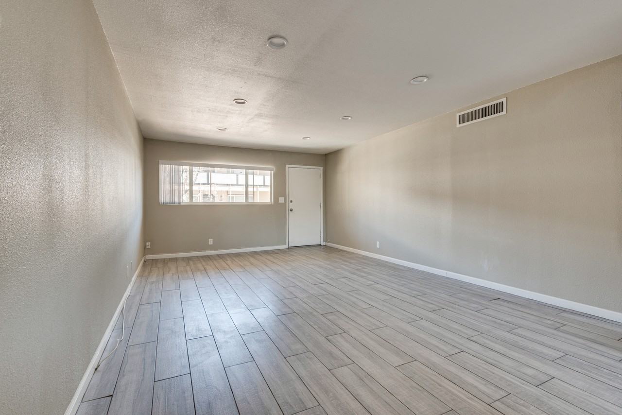 356 E Desert Inn Rd #207 - Photo 3 of 16