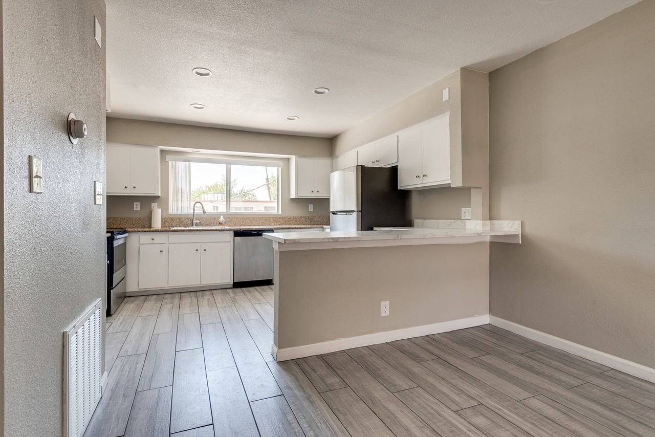 356 E Desert Inn Rd #207 - Photo 4 of 16