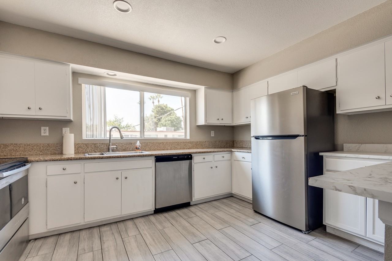 356 E Desert Inn Rd #207 - Photo 5 of 16