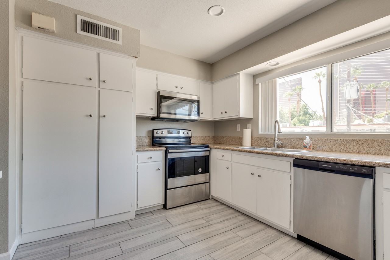 356 E Desert Inn Rd #207 - Photo 7 of 16