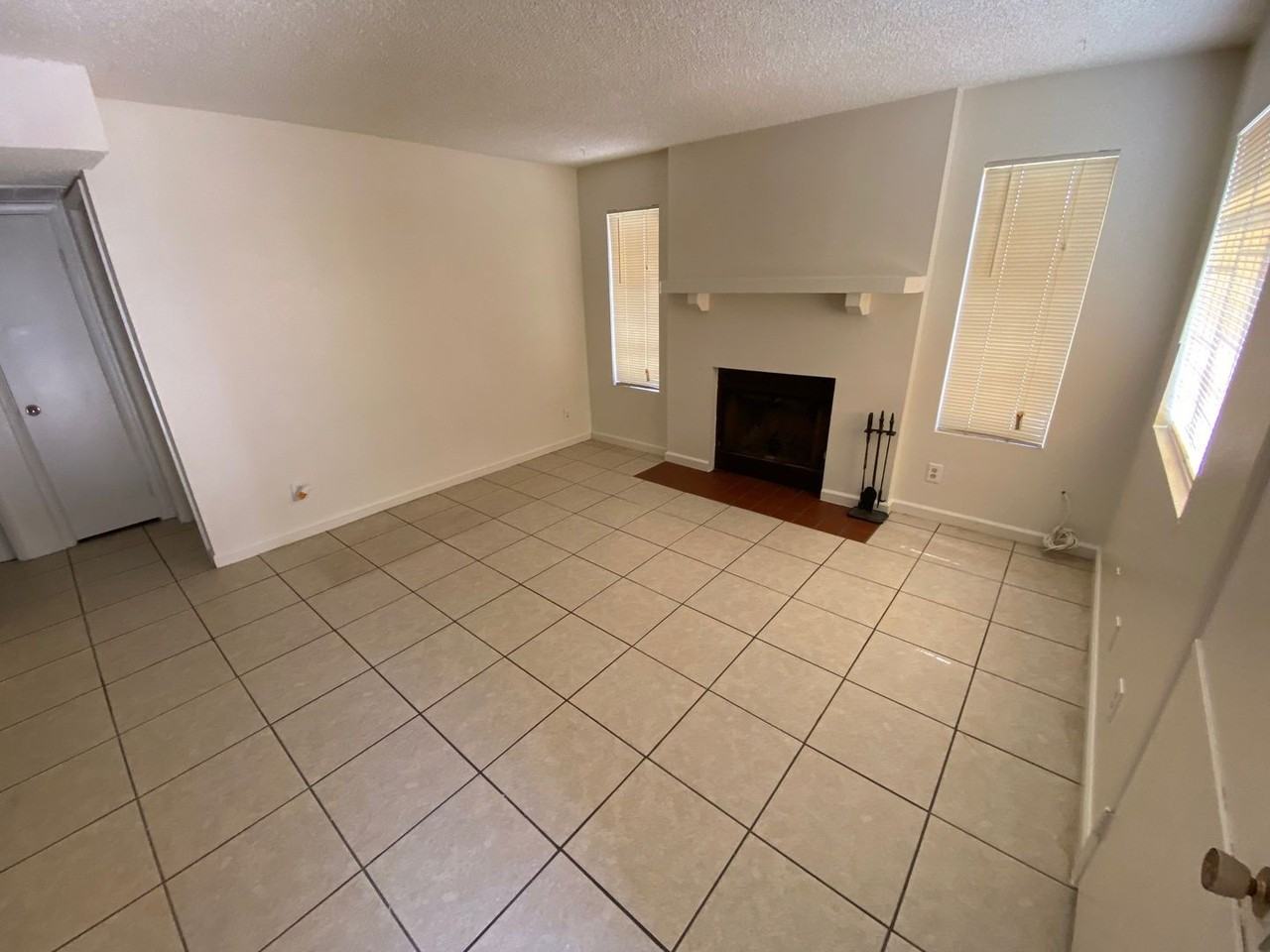 917 Bridgewater St #B - Photo 3 of 9