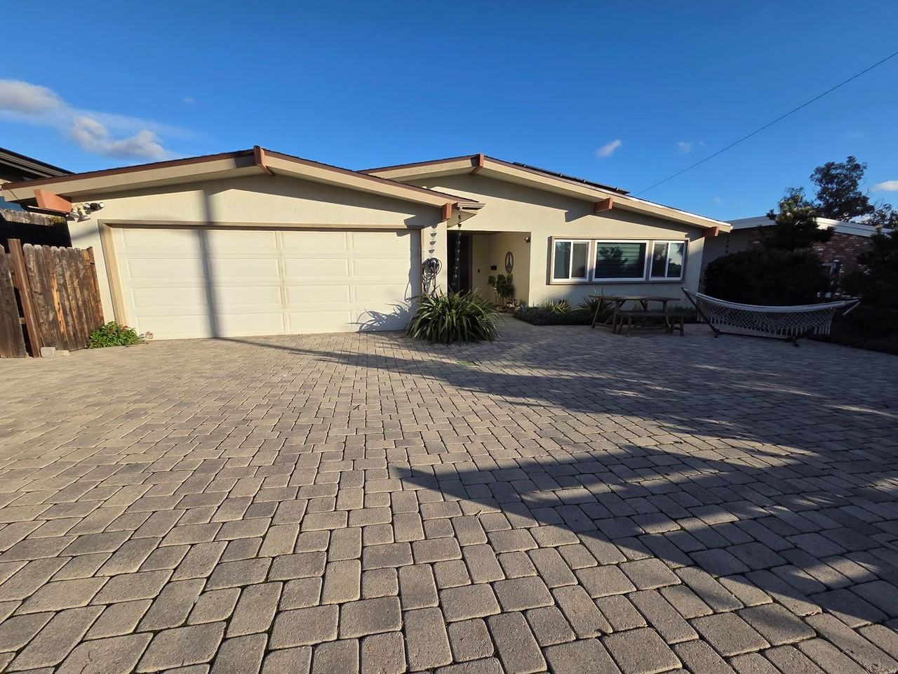 448 Court Ave - Photo 2 of 44